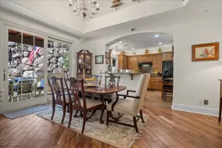 Photo #5: 2710682 Listing