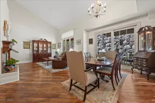 Photo #6: 2710682 Listing