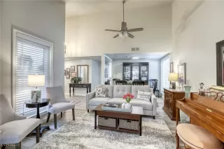 Photo #5: 2710685 Listing 