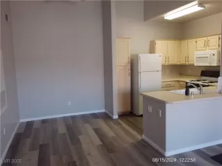 Photo #4: 2710698 Listing 