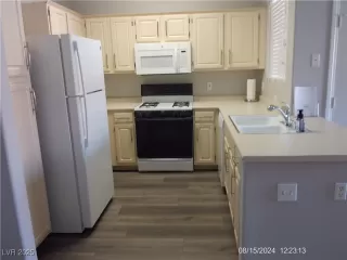 Photo #5: 2710698 Listing 