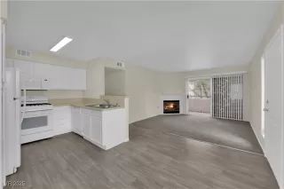 Photo #6: 2710712 Listing