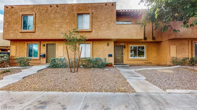 MLS: 2710714 Condo For Sale