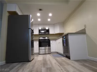 Photo #5: 2710720 Listing 