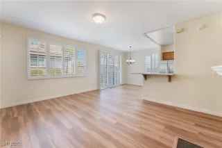 Photo #3: 2710737 Listing