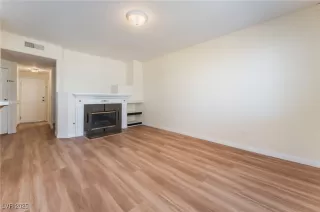 Photo #4: 2710737 Listing