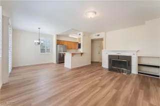 Photo #5: 2710737 Listing