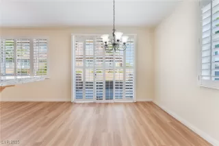 Photo #6: 2710737 Listing