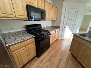 Photo #3: 2710741 Listing 