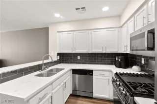 Photo #1: 2710751 Listing