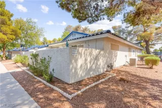 Photo #4: 2710751 Listing