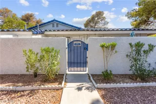 Photo #5: 2710751 Listing