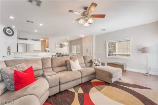 Photo #4: 2710753 Listing