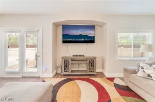 Photo #5: 2710753 Listing