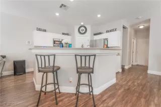 Photo #6: 2710753 Listing