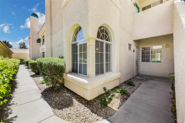 MLS: 2710808 Condo For Sale