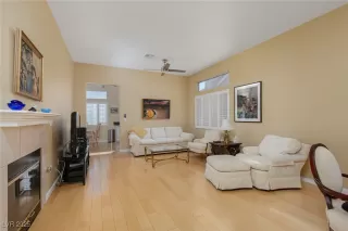 Photo #5: 2710820 Listing 