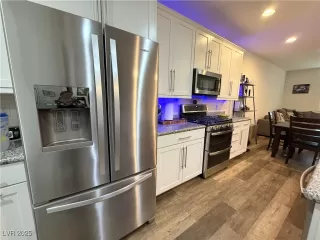 Photo #2: 2710821 Listing 