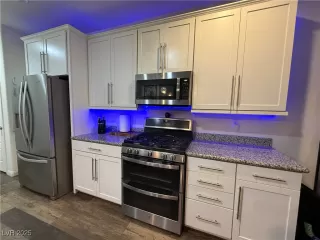 Photo #5: 2710821 Listing 