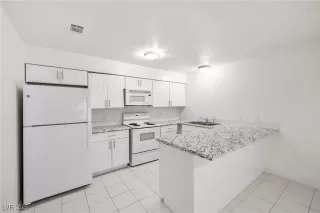 Photo #4: 2710822 Listing 