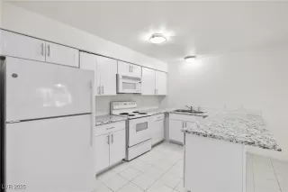 Photo #5: 2710822 Listing 