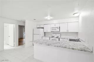 Photo #6: 2710822 Listing 