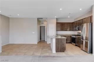 Photo #5: 2710845 Listing 