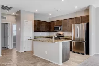 Photo #6: 2710845 Listing 