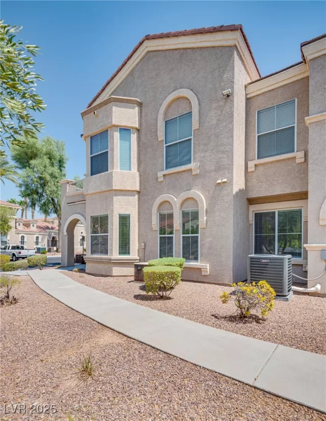 MLS: 2710863 Condo For Sale