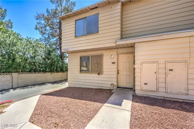 MLS: 2710881 Condo For Sale