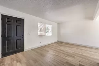 Photo #3: 2710881 Listing 