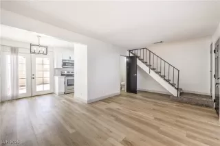 Photo #5: 2710881 Listing 