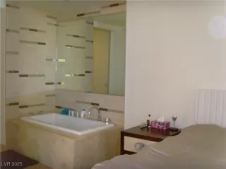 Photo #5: 2710891 Listing 