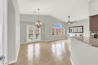 Photo #4: 2710914 Listing