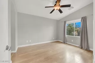 Photo #6: 2710914 Listing