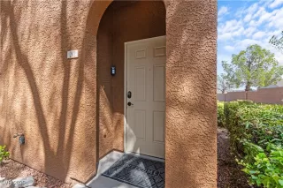 Photo #3: 2710921 Listing