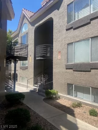 Photo #4: 2710925 Listing 