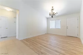 Photo #3: 2710938 Listing