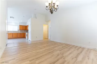 Photo #6: 2710938 Listing