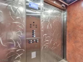 Photo #6: 2710968 Listing 