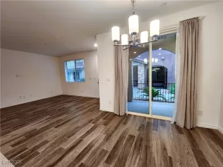 Photo #3: 2710976 Listing