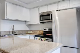 Photo #1: 2711013 Listing