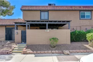 Photo #5: 2711013 Listing