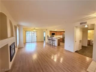 Photo #3: 2711021 Listing 