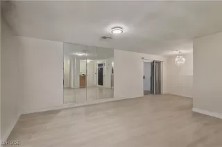 Photo #3: 2711024 Listing