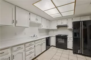 Photo #6: 2711024 Listing