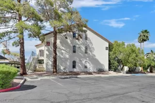 Photo #1: 2711032 Listing