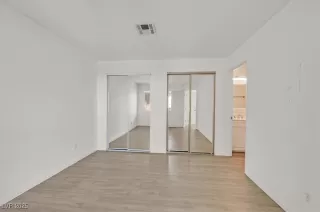 Photo #3: 2711032 Listing