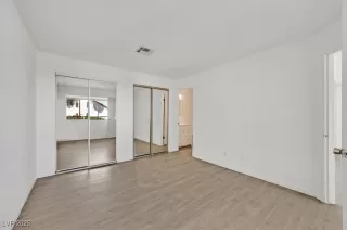 Photo #4: 2711032 Listing