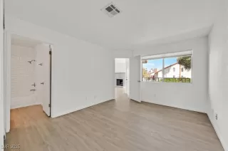 Photo #5: 2711032 Listing